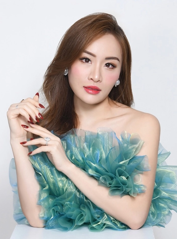 I'm Van Lee, Singapore Realtor.